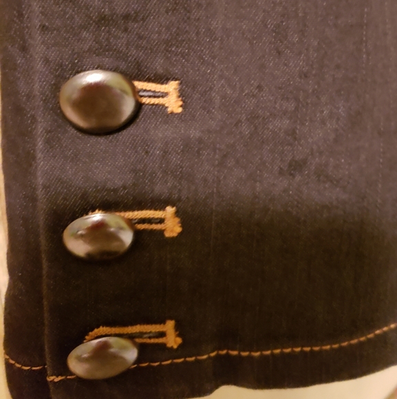 Larry Levine Black denim capri - Picture 6 of 6